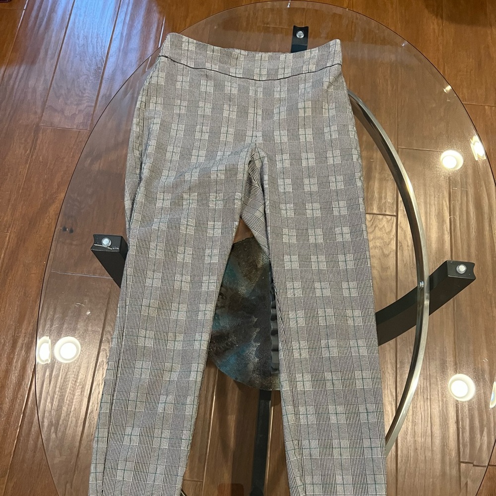 New York and Company 7th Avenue pull-on ankle pants size medium
